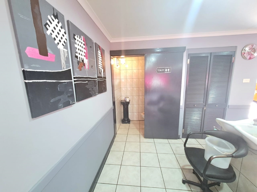 4 Bedroom Property for Sale in Unitas Park Gauteng