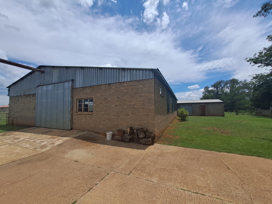 4 Bedroom Property for Sale in Unitas Park Gauteng