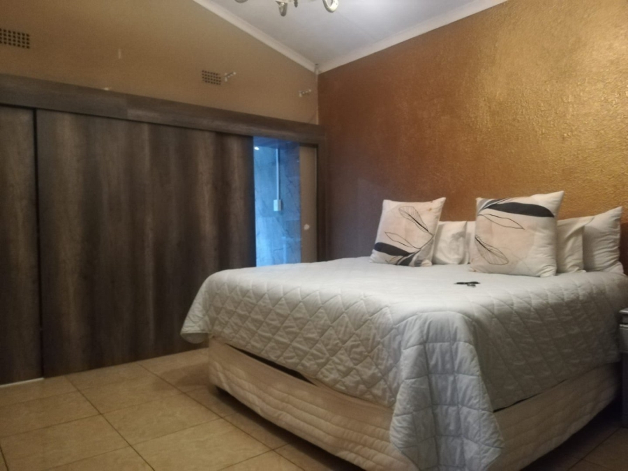 5 Bedroom Property for Sale in Three Rivers East Gauteng