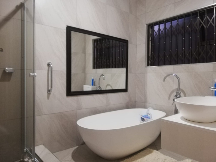 5 Bedroom Property for Sale in Three Rivers East Gauteng