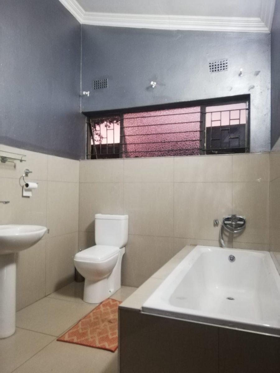 5 Bedroom Property for Sale in Three Rivers East Gauteng