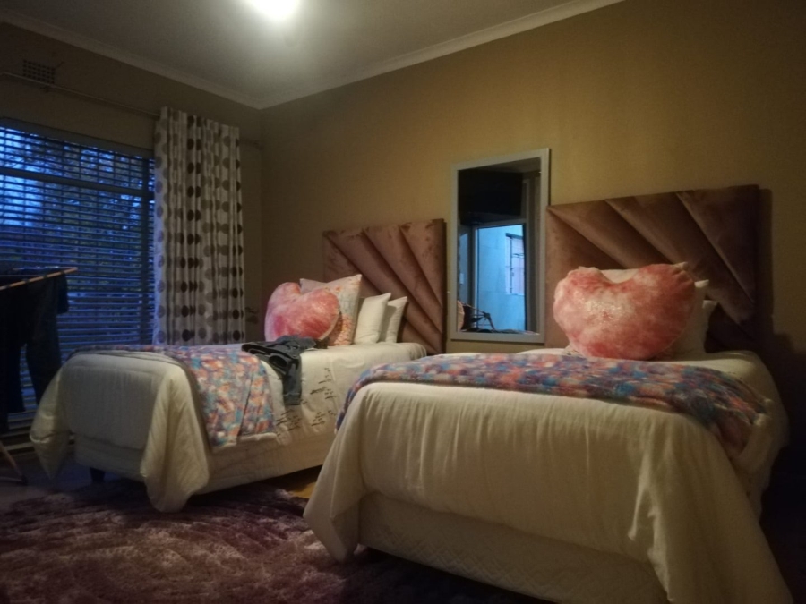 5 Bedroom Property for Sale in Three Rivers East Gauteng