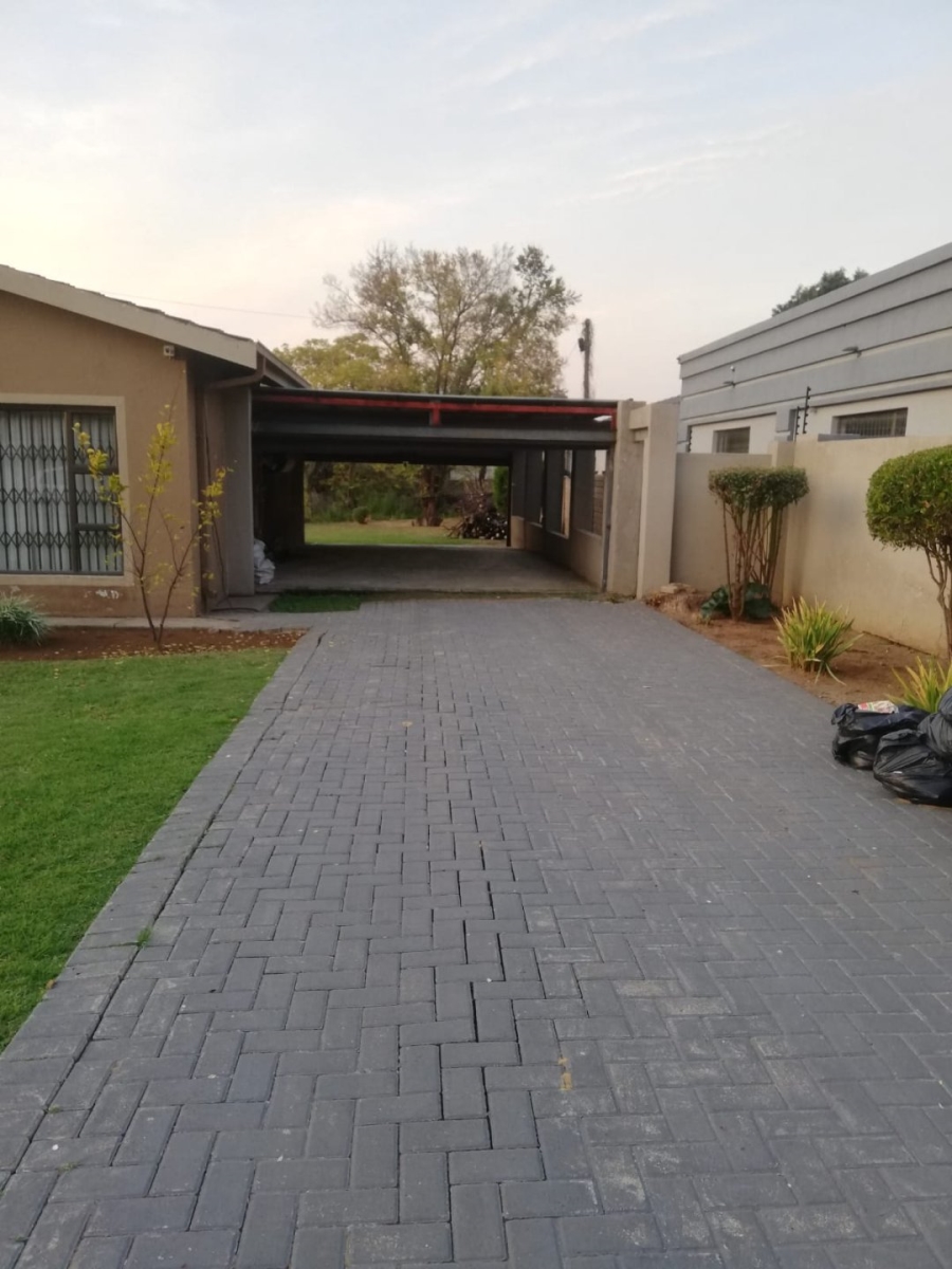 5 Bedroom Property for Sale in Three Rivers East Gauteng