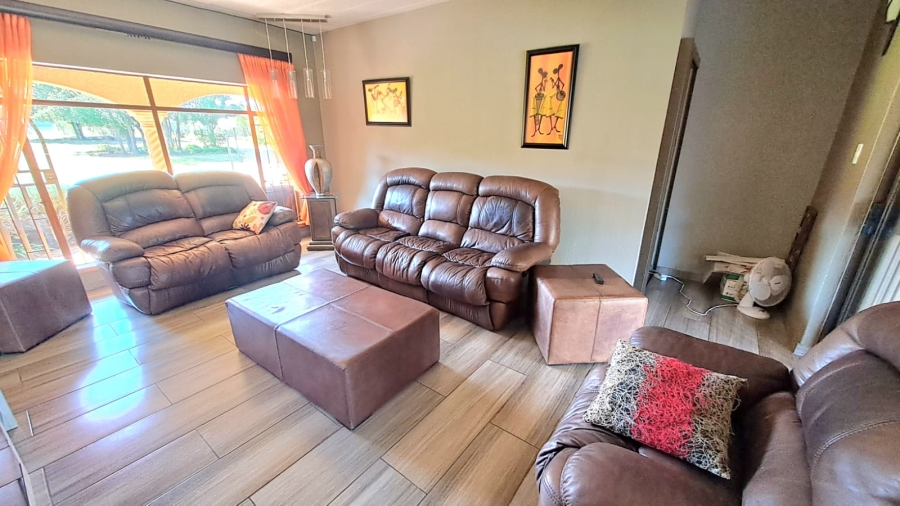 4 Bedroom Property for Sale in Unitas Park Gauteng