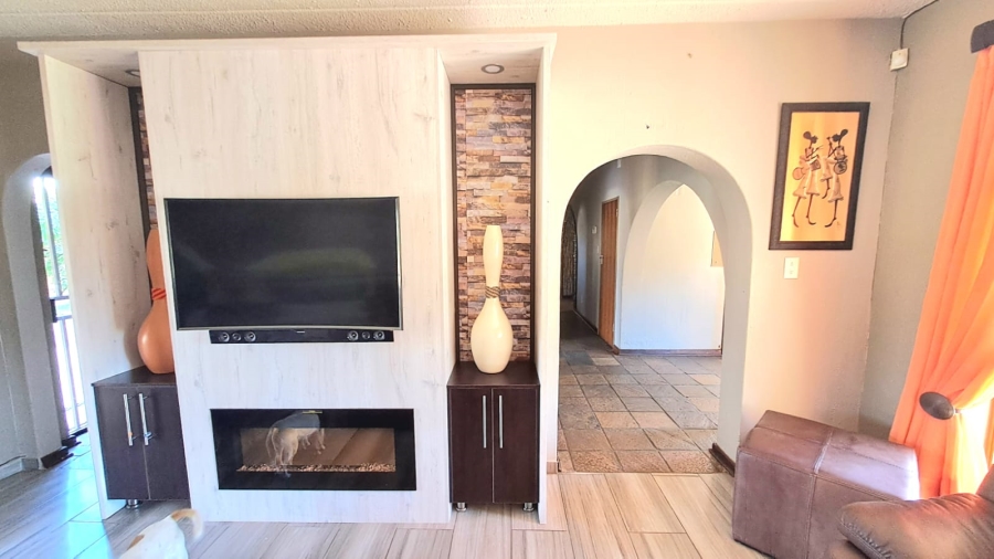 4 Bedroom Property for Sale in Unitas Park Gauteng