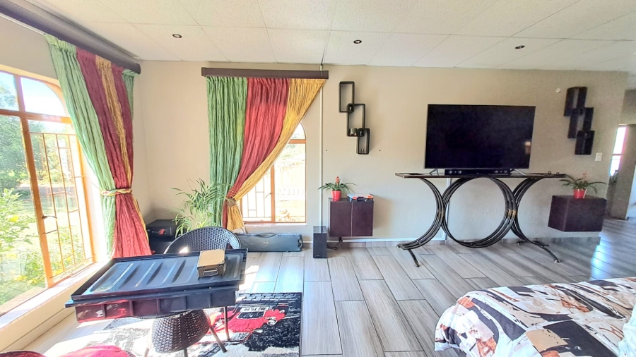 4 Bedroom Property for Sale in Unitas Park Gauteng