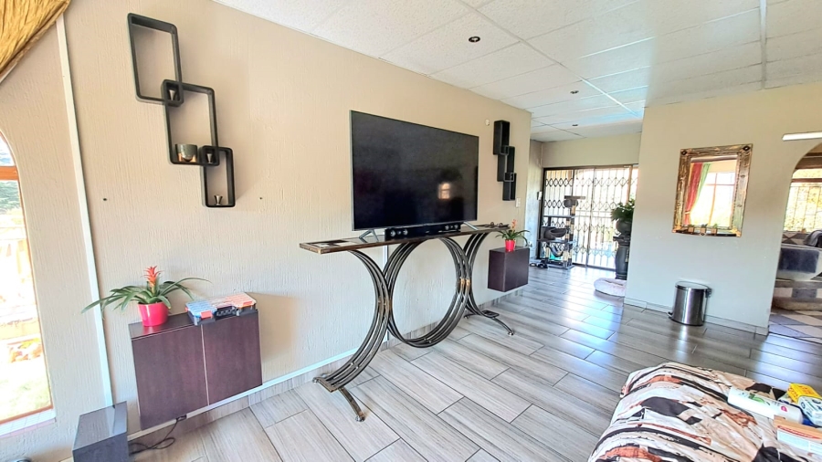 4 Bedroom Property for Sale in Unitas Park Gauteng