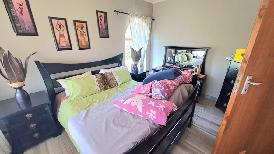 4 Bedroom Property for Sale in Unitas Park Gauteng