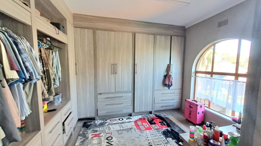 4 Bedroom Property for Sale in Unitas Park Gauteng