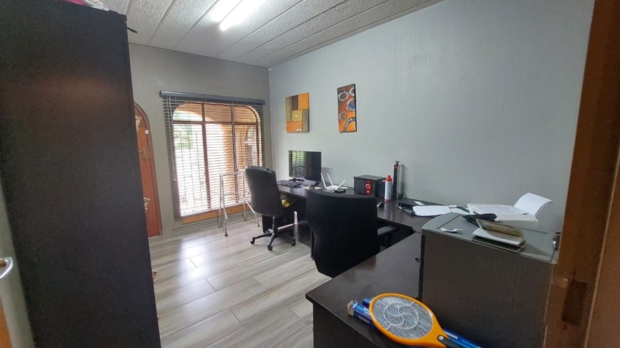 4 Bedroom Property for Sale in Unitas Park Gauteng