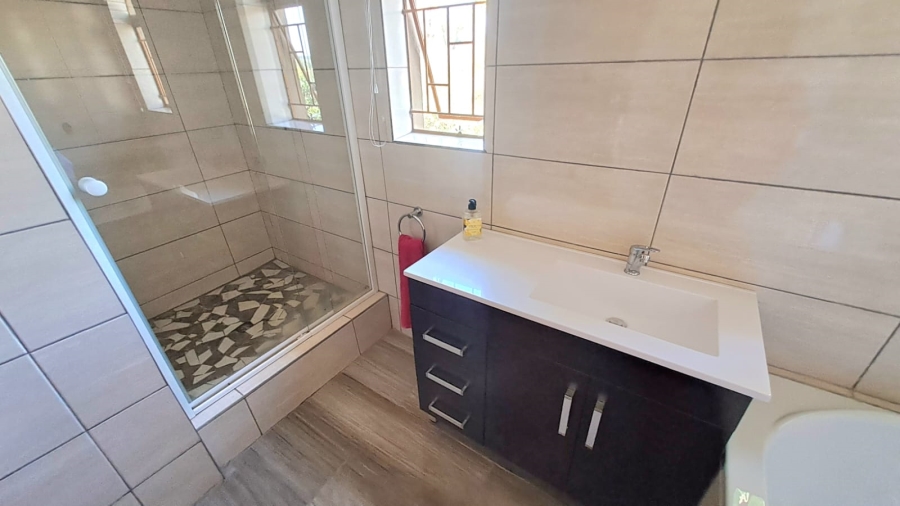 4 Bedroom Property for Sale in Unitas Park Gauteng