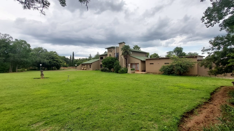 4 Bedroom Property for Sale in Unitas Park Gauteng