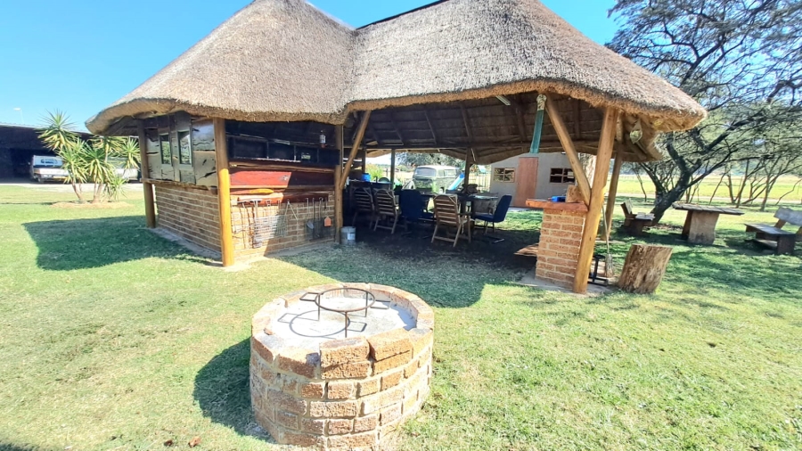 4 Bedroom Property for Sale in Unitas Park Gauteng