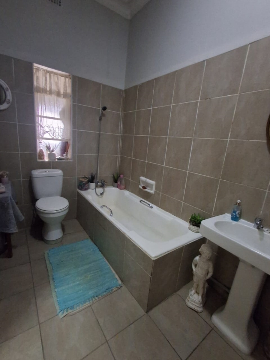 3 Bedroom Property for Sale in Unitas Park Gauteng