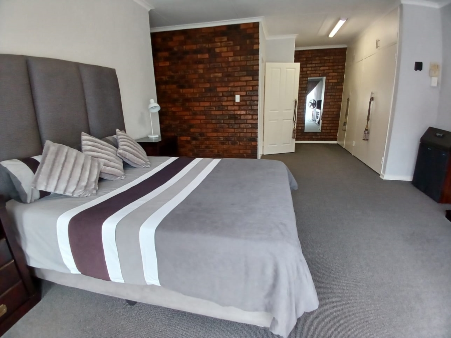 4 Bedroom Property for Sale in Three Rivers East Gauteng
