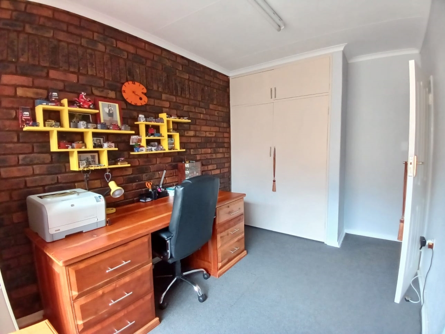 4 Bedroom Property for Sale in Three Rivers East Gauteng