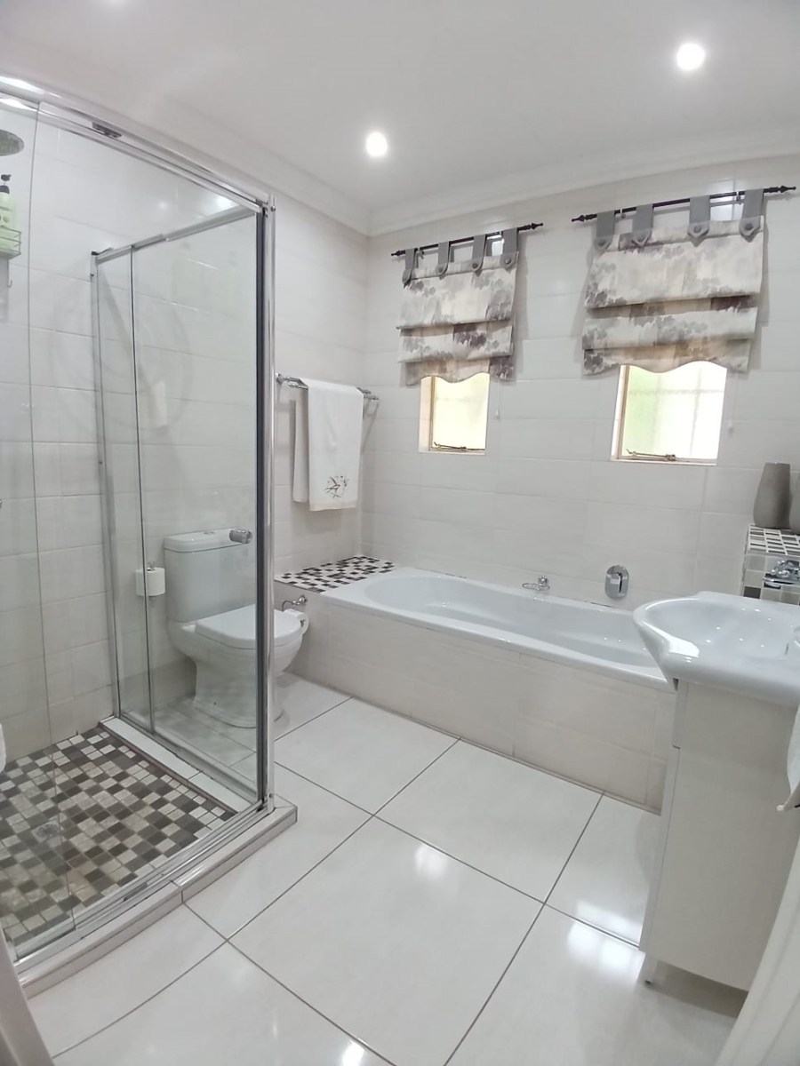 4 Bedroom Property for Sale in Three Rivers East Gauteng