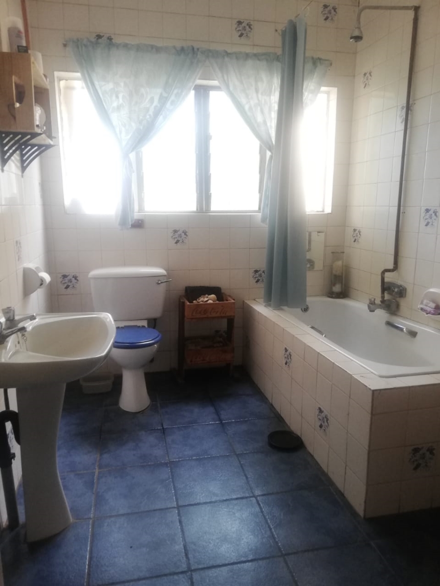 3 Bedroom Property for Sale in Unitas Park Gauteng