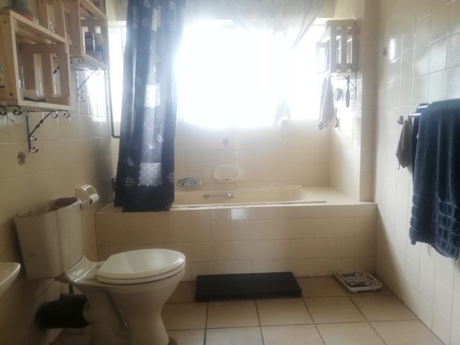 3 Bedroom Property for Sale in Unitas Park Gauteng