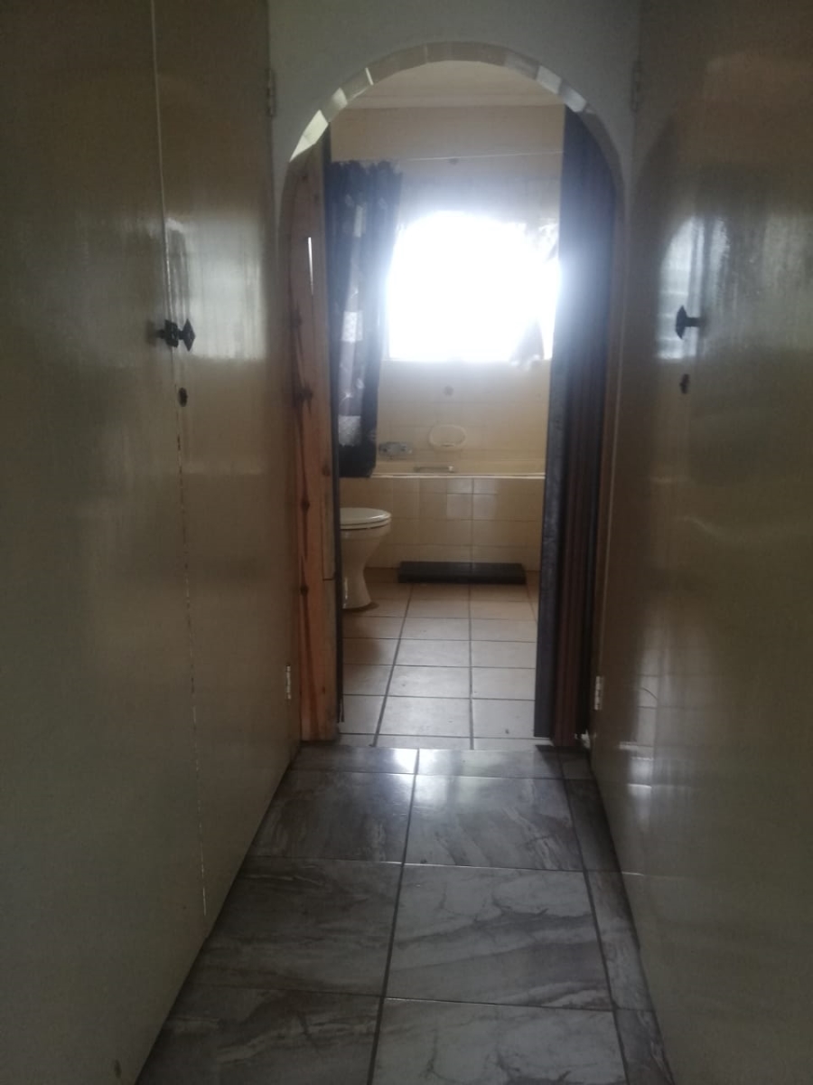 3 Bedroom Property for Sale in Unitas Park Gauteng