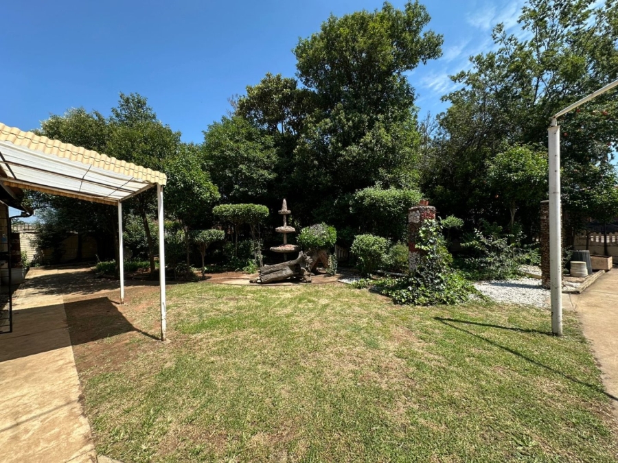 4 Bedroom Property for Sale in Unitas Park Gauteng