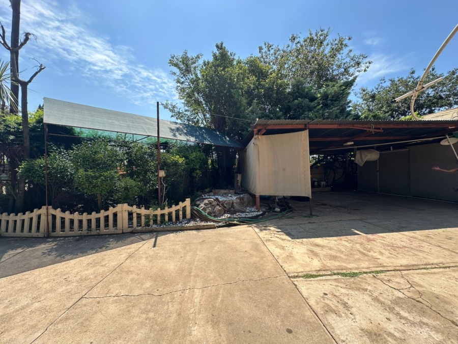 4 Bedroom Property for Sale in Unitas Park Gauteng