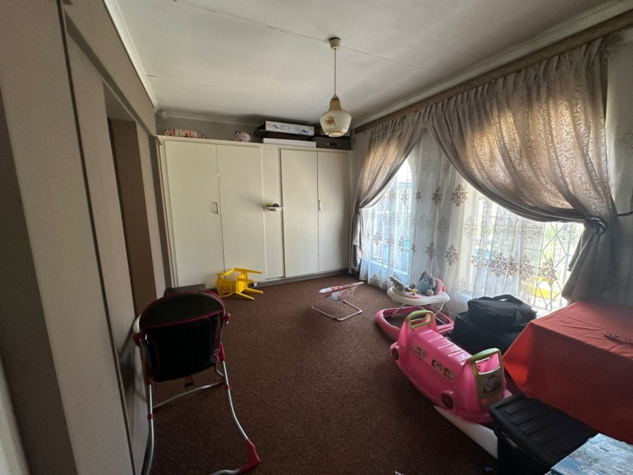 4 Bedroom Property for Sale in Unitas Park Gauteng