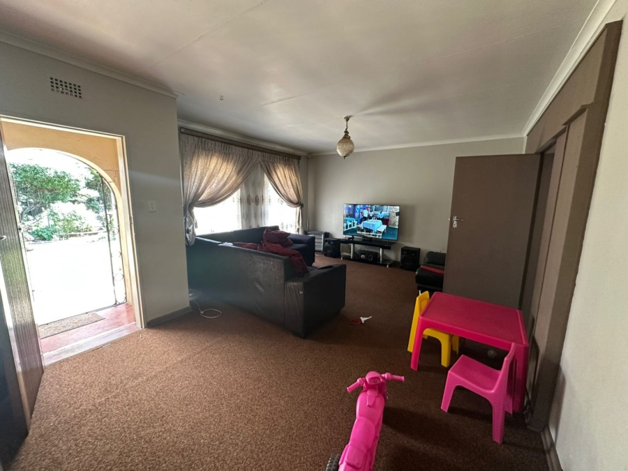 4 Bedroom Property for Sale in Unitas Park Gauteng