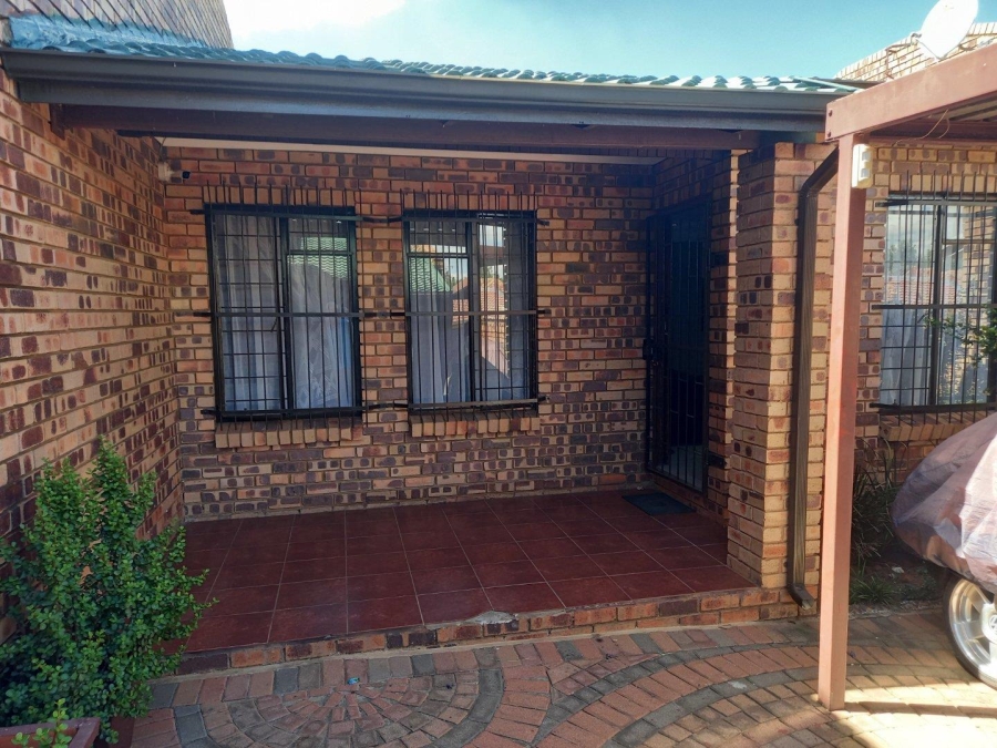 2 Bedroom Property for Sale in Greenhills Gauteng