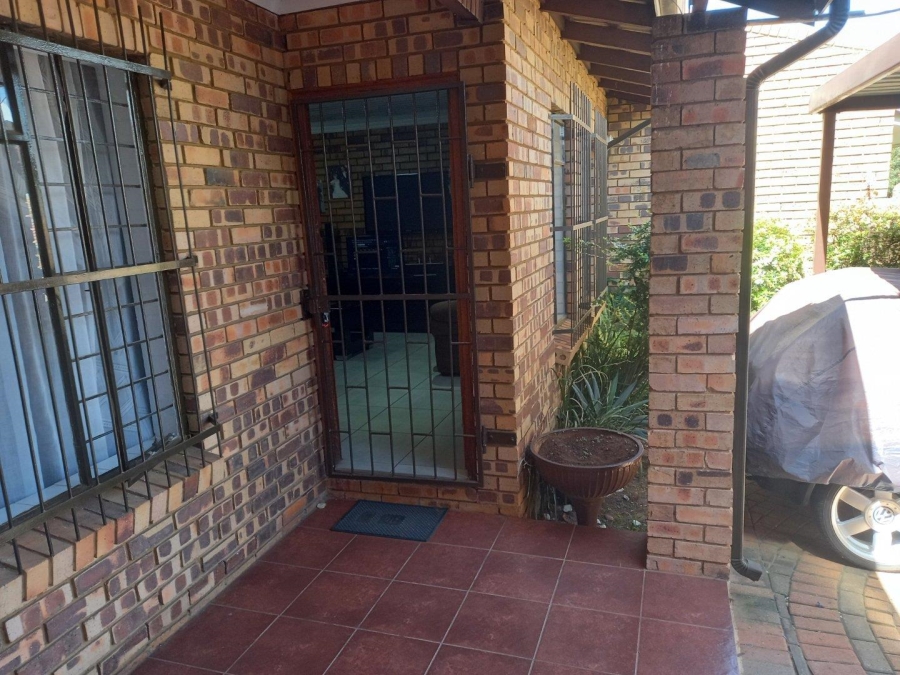 2 Bedroom Property for Sale in Greenhills Gauteng