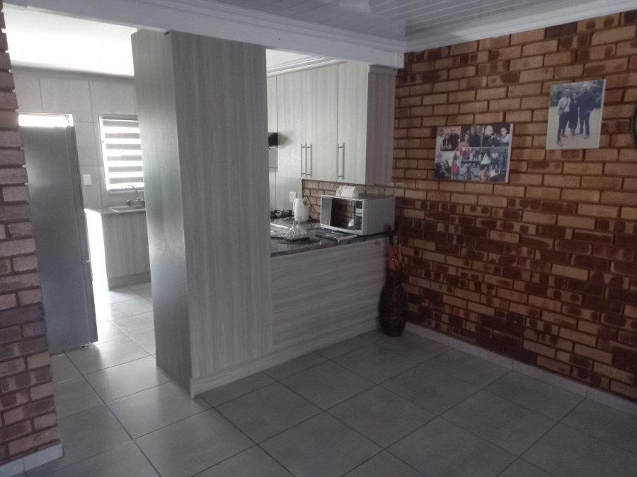 2 Bedroom Property for Sale in Greenhills Gauteng