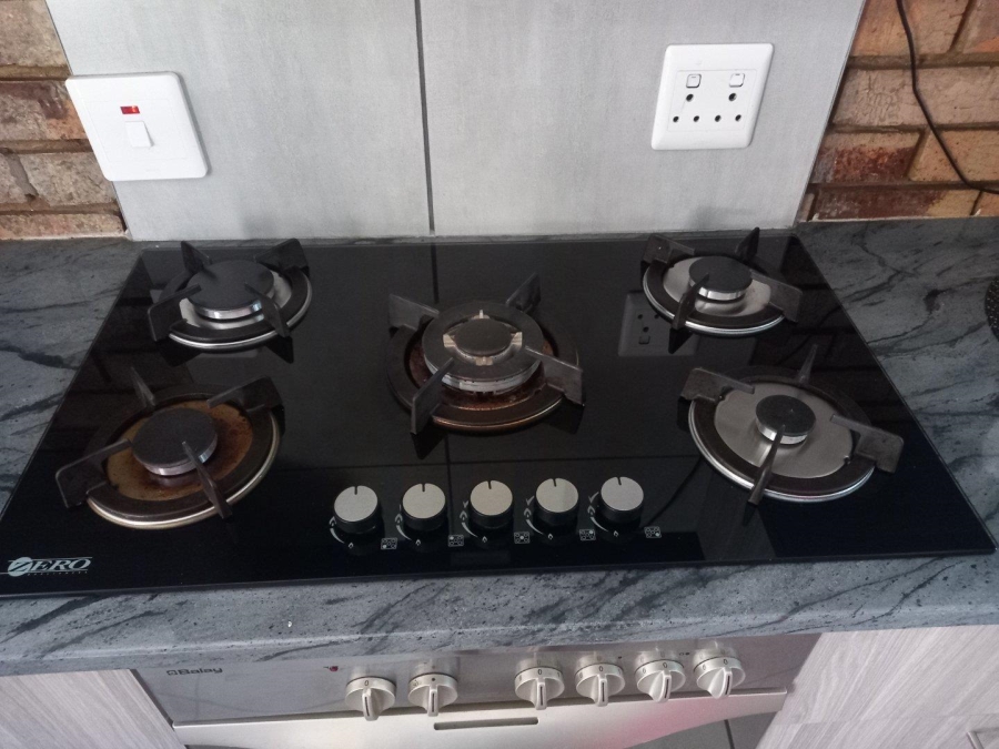2 Bedroom Property for Sale in Greenhills Gauteng