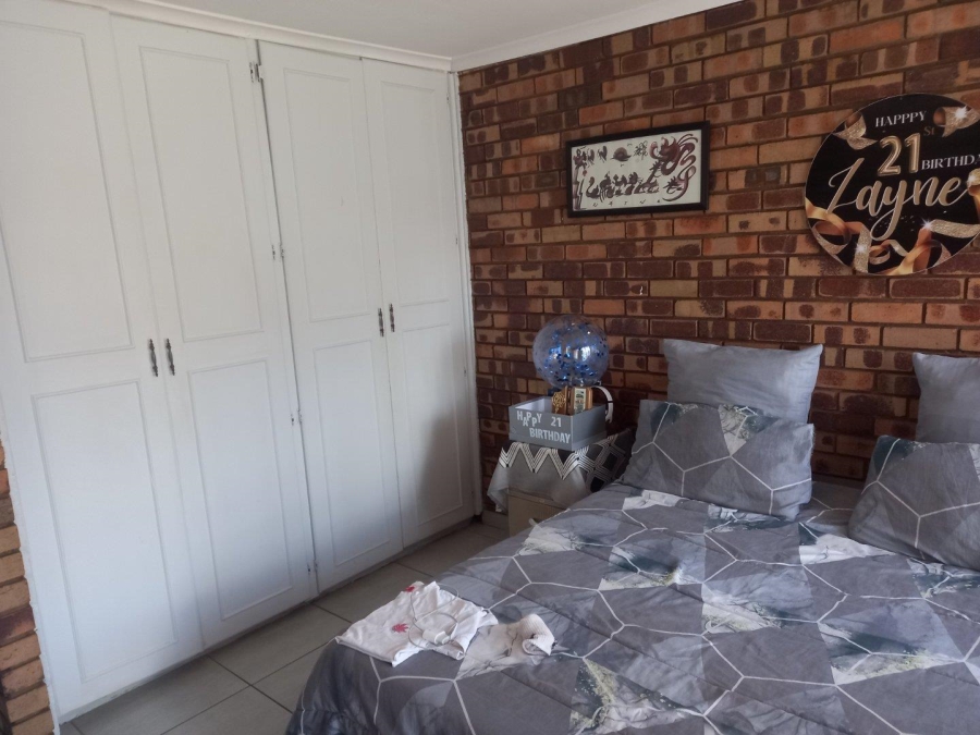 2 Bedroom Property for Sale in Greenhills Gauteng