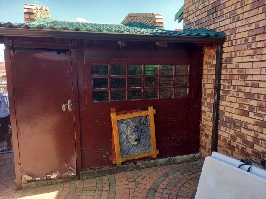 2 Bedroom Property for Sale in Greenhills Gauteng