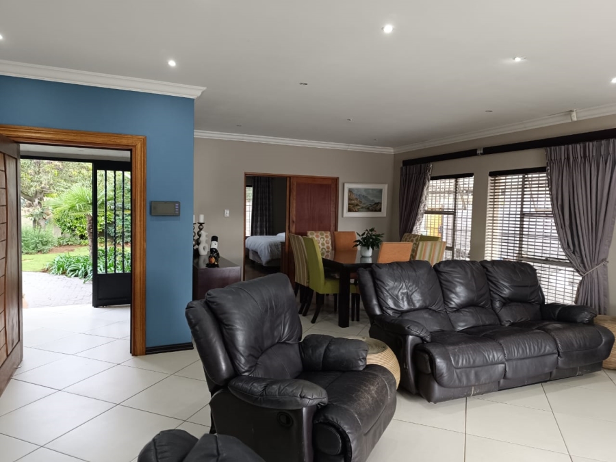 4 Bedroom Property for Sale in Helikonpark Gauteng