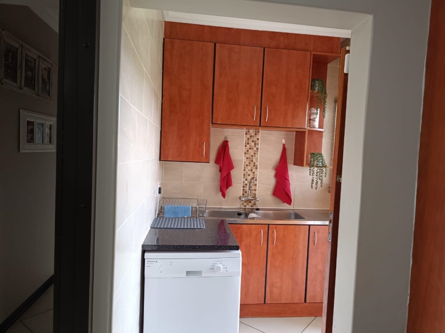 4 Bedroom Property for Sale in Helikonpark Gauteng