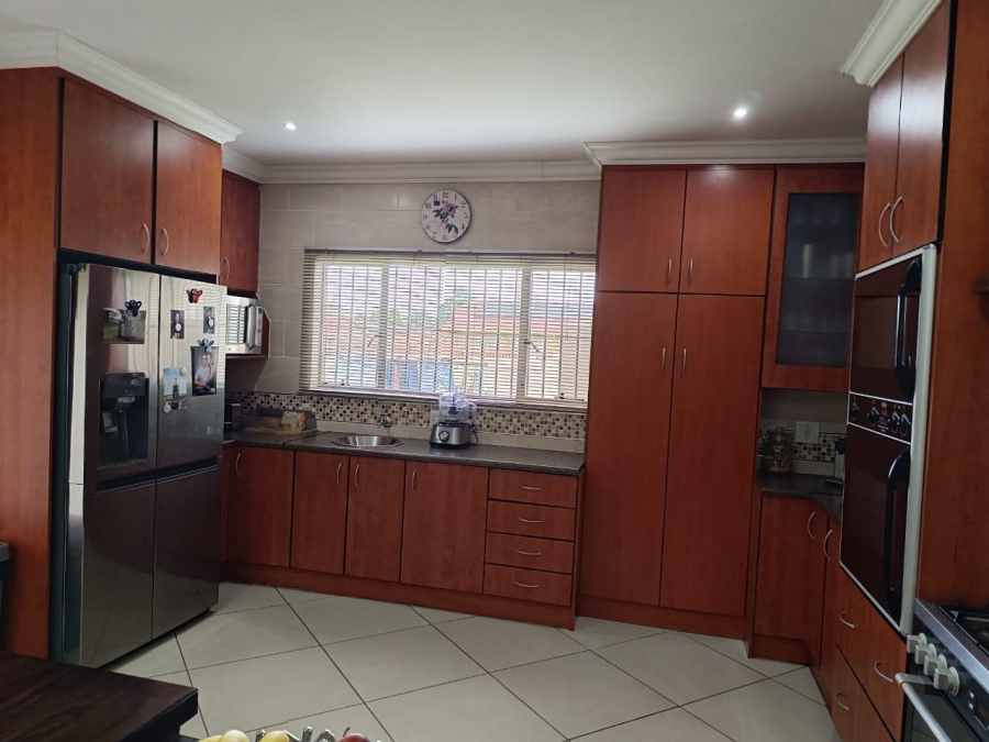 4 Bedroom Property for Sale in Helikonpark Gauteng