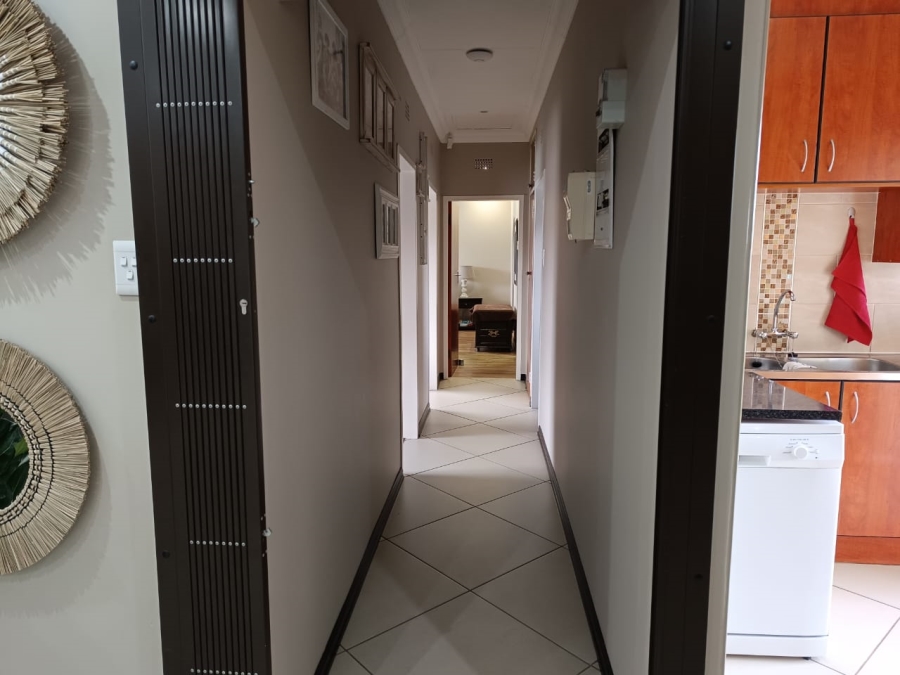 4 Bedroom Property for Sale in Helikonpark Gauteng