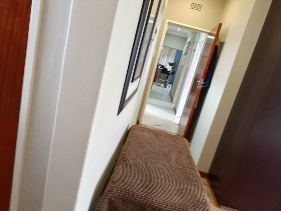 4 Bedroom Property for Sale in Helikonpark Gauteng