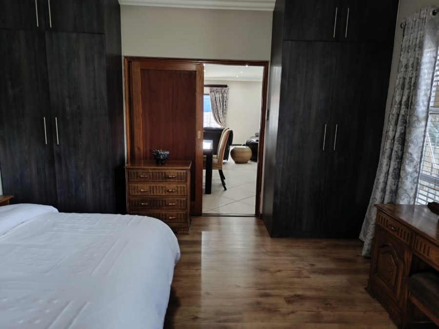 4 Bedroom Property for Sale in Helikonpark Gauteng