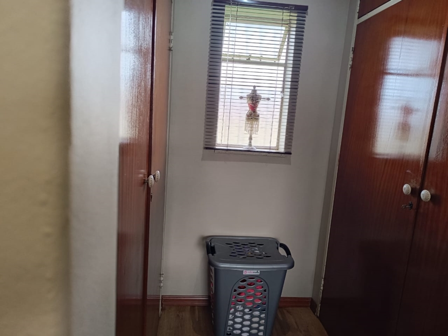 4 Bedroom Property for Sale in Helikonpark Gauteng
