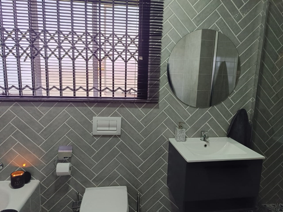 4 Bedroom Property for Sale in Helikonpark Gauteng