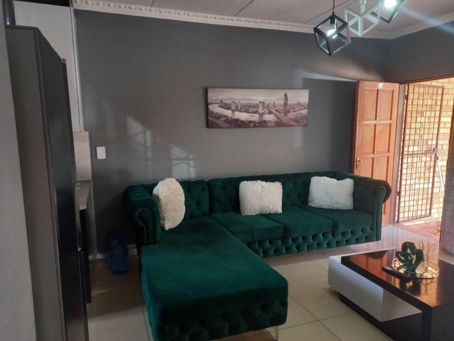 2 Bedroom Property for Sale in Helikonpark Gauteng