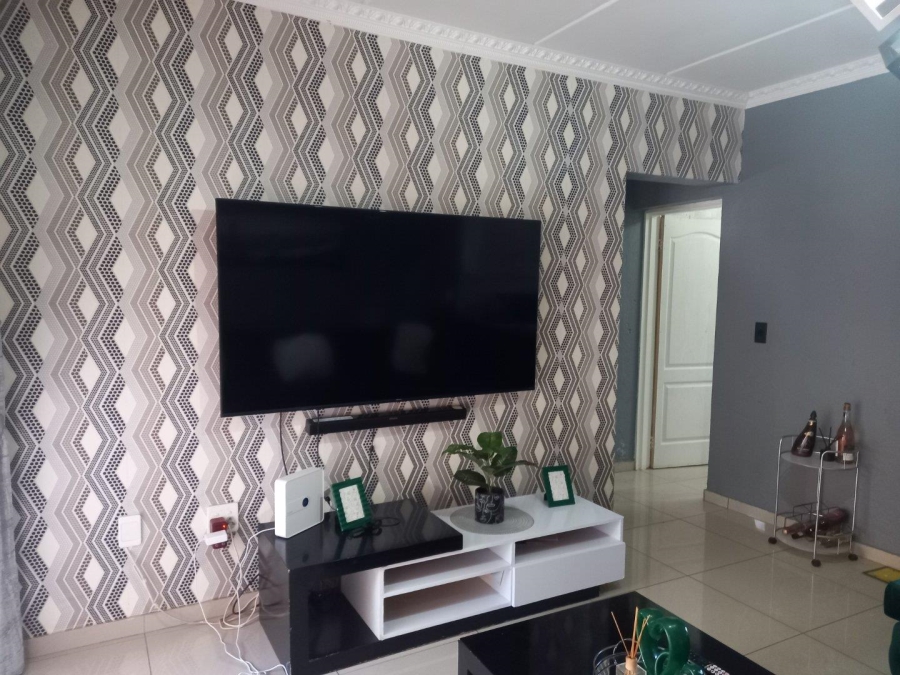 2 Bedroom Property for Sale in Helikonpark Gauteng