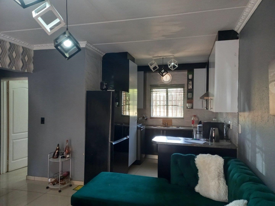 2 Bedroom Property for Sale in Helikonpark Gauteng