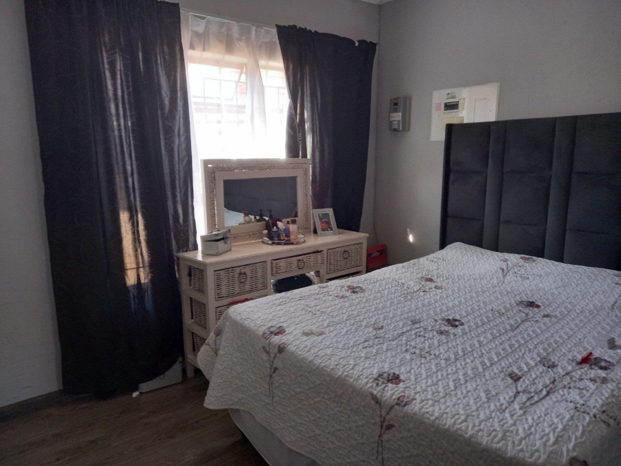 2 Bedroom Property for Sale in Helikonpark Gauteng