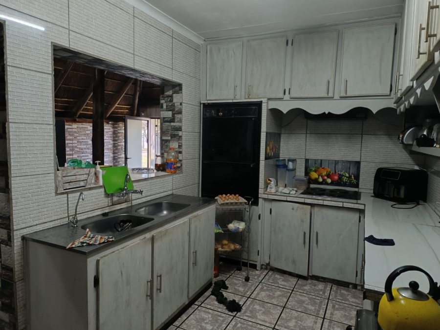 5 Bedroom Property for Sale in Finsbury Gauteng