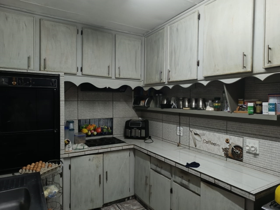 5 Bedroom Property for Sale in Finsbury Gauteng
