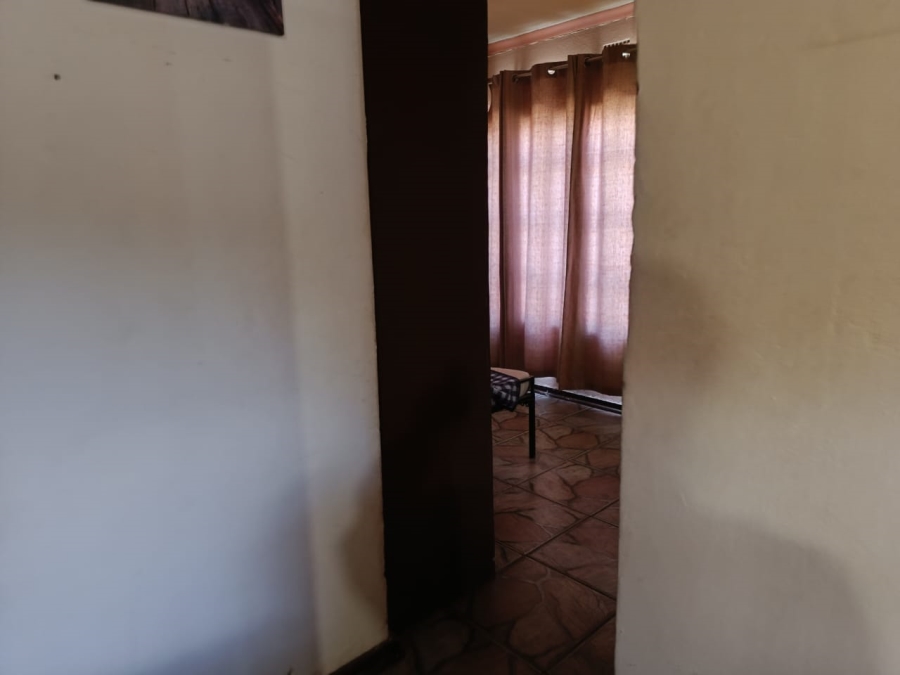 5 Bedroom Property for Sale in Finsbury Gauteng