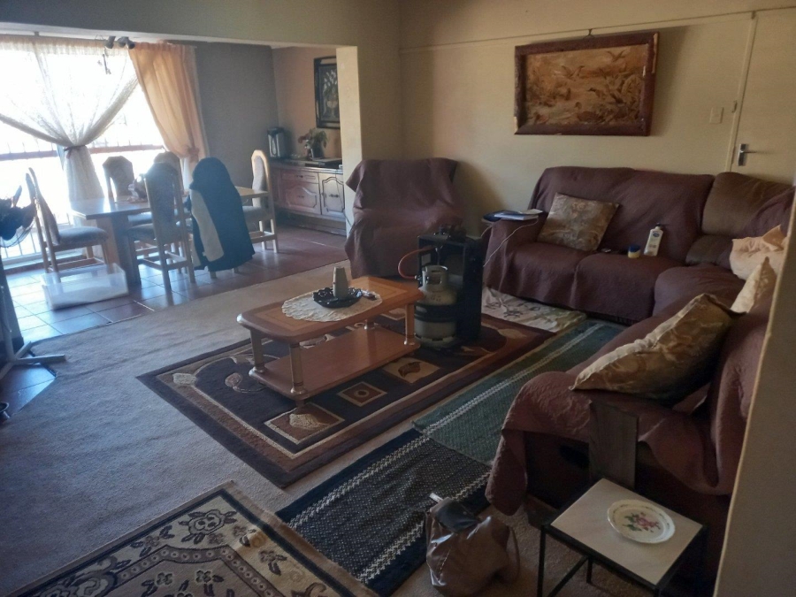 6 Bedroom Property for Sale in Westonaria Gauteng